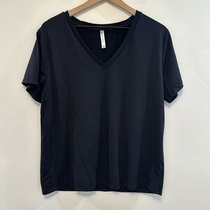 FABLETICS black v-neck short-sleeve t-shirt